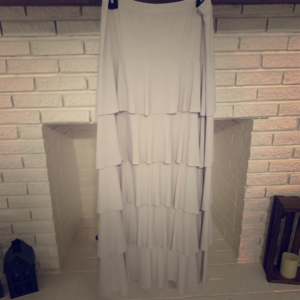 ‼️SOLD‼️ 🤍White Junee Skirt
